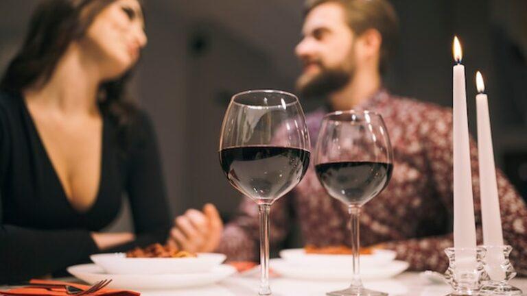 חזיתות מסורתיות מכוסות אריחים בשכונת אלפמה בליסבון